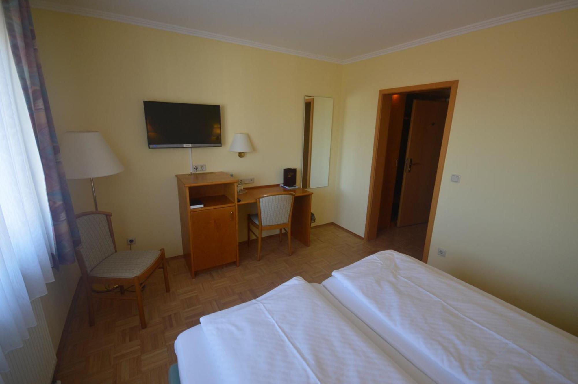 Hotel Zur Burgruine Frauenberg Ebsdorfergrund Esterno foto